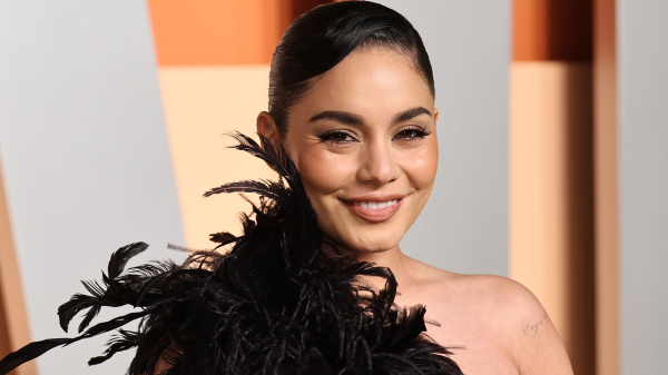 Vanessa Hudgens’s Tiger Stripe French Manicure Is Wildly Cool